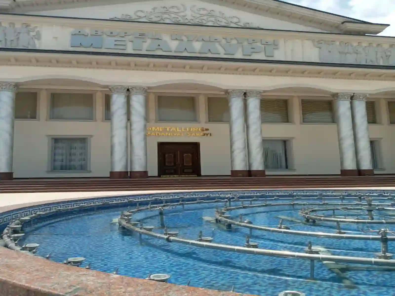 Olmaliq shaharlaridagi Metallurgiya madaniyat saroyi 2