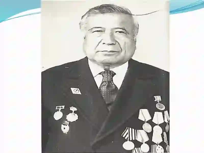 Bõriboy Ahmedovni Amir Temur kitobiga pptx 3