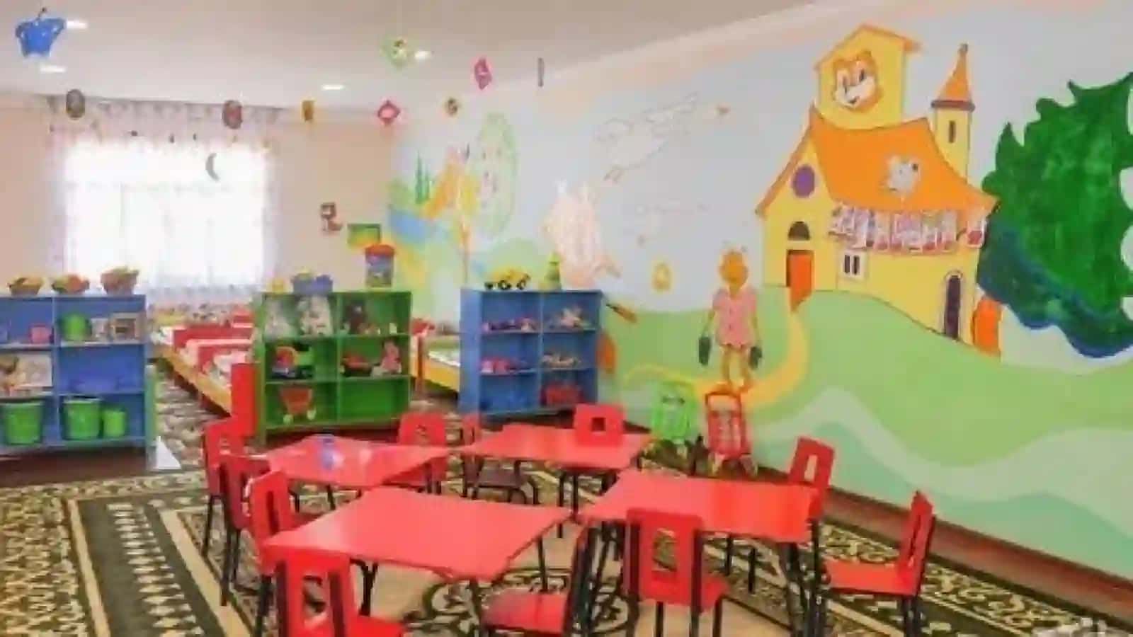 Maktabgacha ta'lim tashkilotlarida ta'lim tarbiyani tashkil etishga oid me'yoriy - huquqiy xujjatlar va dasturlar bilan ishlash. 3